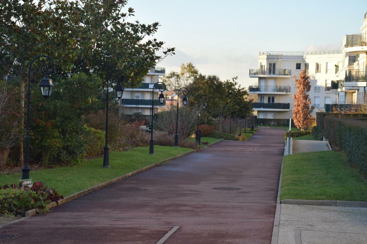 Appartement Avec Rez De Jardin A Disneyland Montevrain Exterior photo