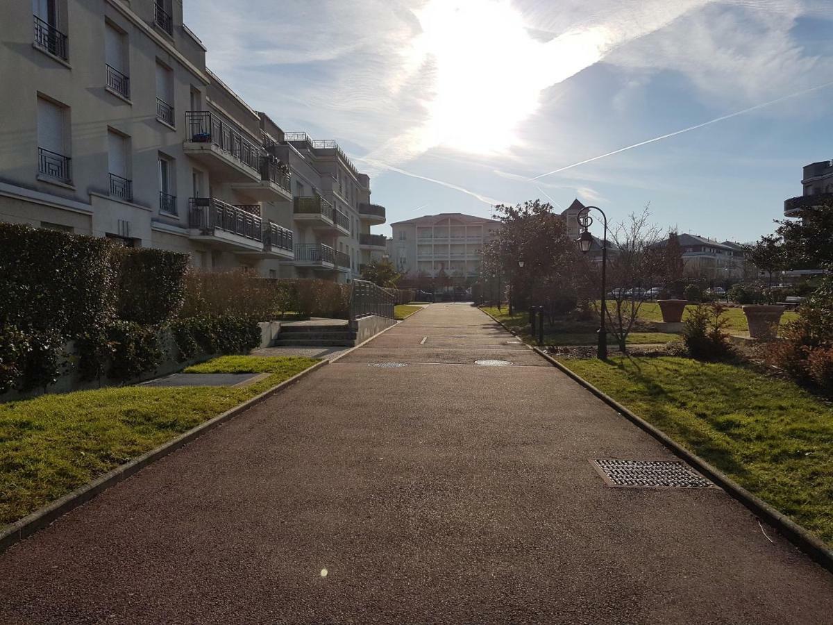 Appartement Avec Rez De Jardin A Disneyland Montevrain Exterior photo